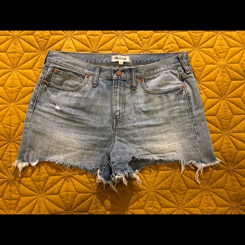 Madewell - Light wash denim cut-off shorts - Sz 30